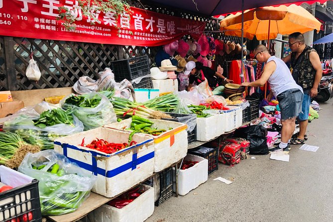 Half-Day Xi'an Biang Biang Noodles Cooking with a Market Visit - Exploring the Muslim Quarter spice market