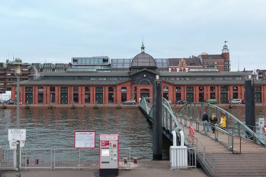 Hamburg: Reeperbahn, Port, & Fish Market Morning Tour - Entering the 100-year-old Elb Tunnel