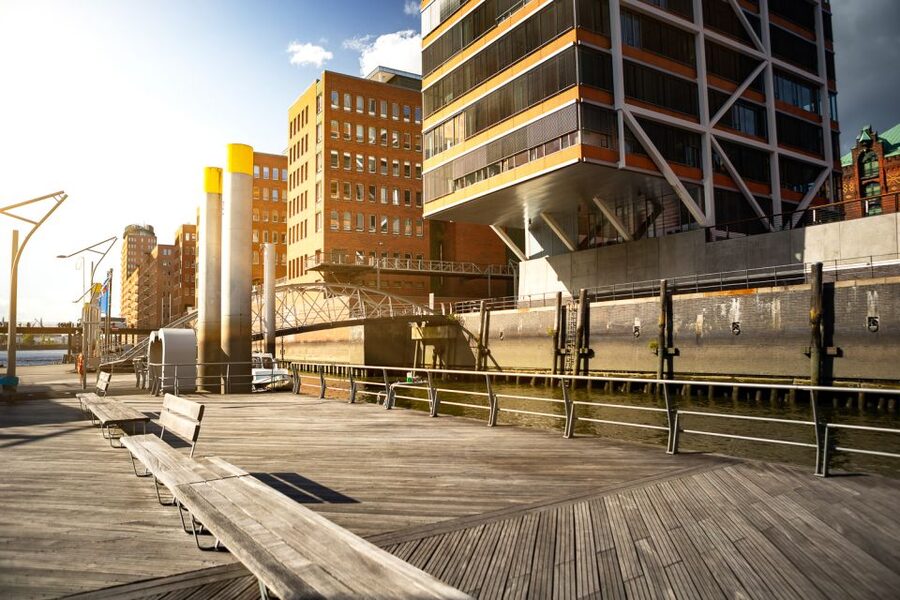 Hamburg: Reeperbahn, Port, & Fish Market Morning Tour - What the Reeperbahn walk does well