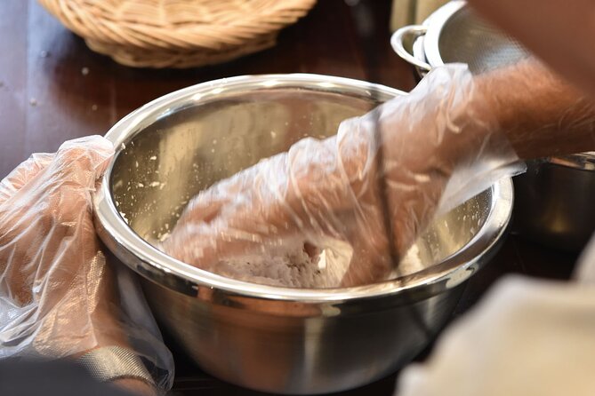 Hands On Thai Cooking Class & Market Tour in Sathon, Bangkok - Instructors, atmosphere, and group size