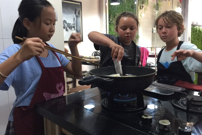 Hanoi Cooking Class and Market Tour in Ancient House - What the strongest praise focuses on