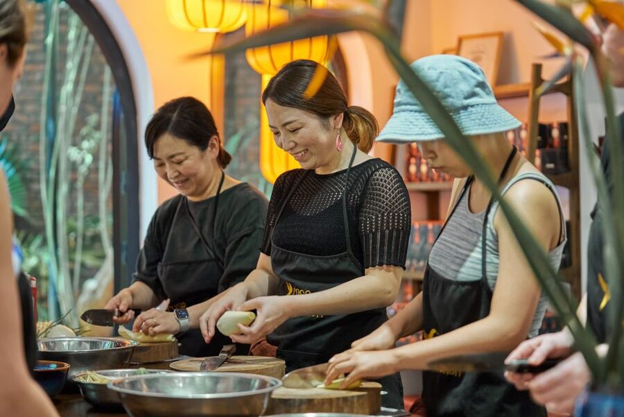 Hanoi: Cooking Class in a Local Villa with Market Tour - Timing, transport, and group size