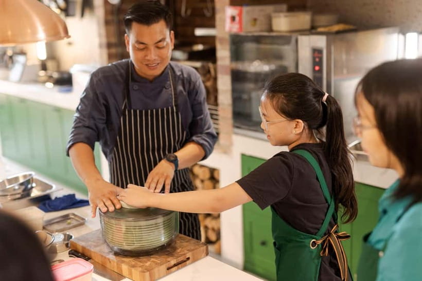 Hanoi: Vietnamese Cooking Class- Market Tour with Local Chef - Should you book this Hanoi market and cooking class?
