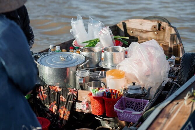 Hau River Floating Market and Con Son Islet Adventure - From rice noodles to rice noodle pizza