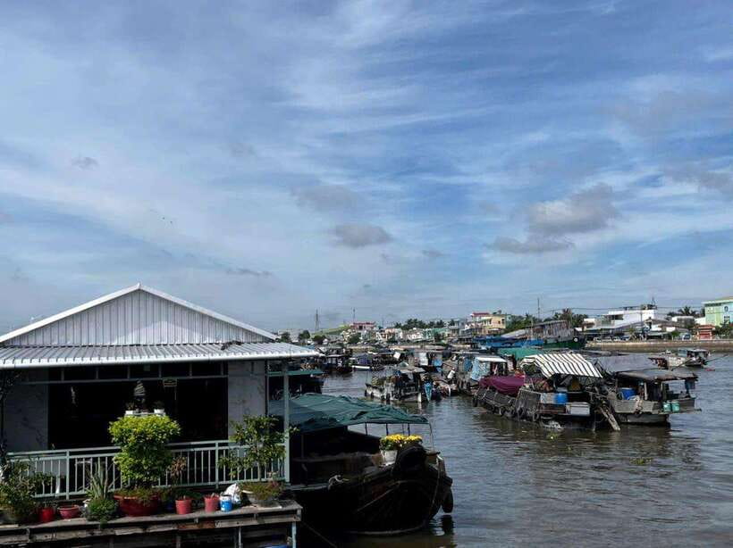 Ho Chi Minh: 1-Day Mekong Delta Tour-Floating Market & Islet - Guides, group size, and the human side of the tour