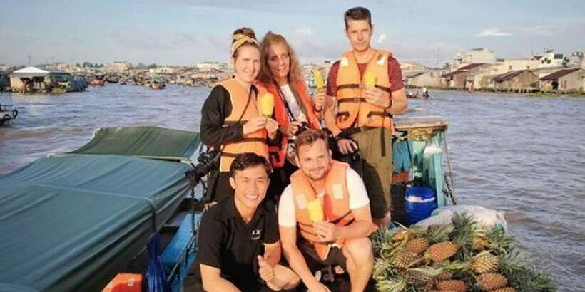 Ho Chi Minh City: Cai Rang Floating Market in Can Tho Tour - The flying menu lunch on Son Islet