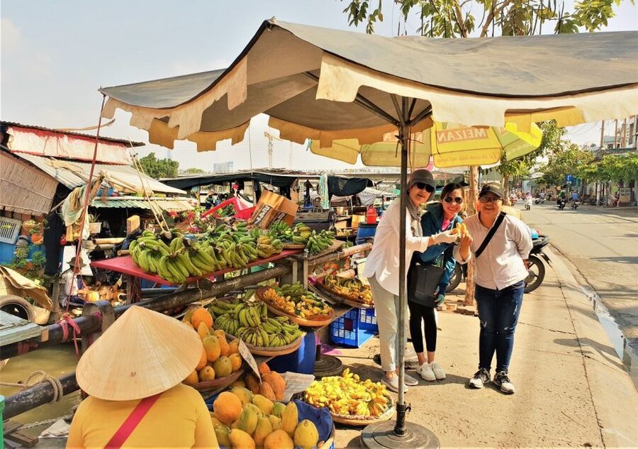 Ho Chi Minh City: Saigon Morning Markets Tour by Motorbike - Fish, food, and the early market rush