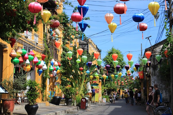 Hoi An Ancient Town - Night Market Street Food Tours By Night - Why the private format affects the value