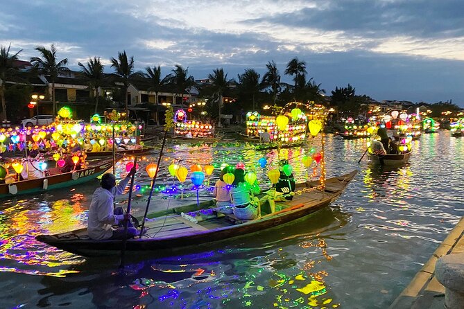 Hoi An Ancient Town - Night Market Street Food Tours By Night - The atmosphere: lanterns, food, and a crowded old town