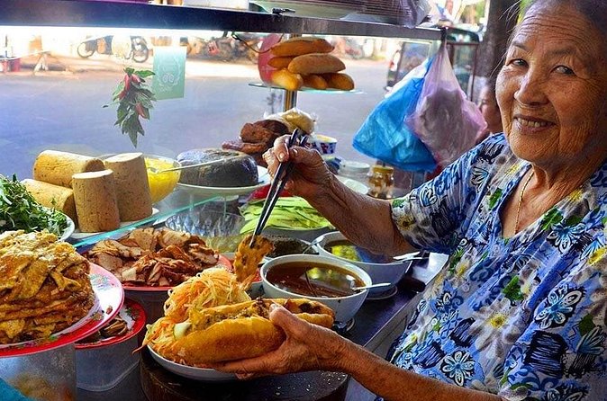 Hoi An Ancient Town - Night Market Street Food Walking Tours - The river boat ride and a change of pace