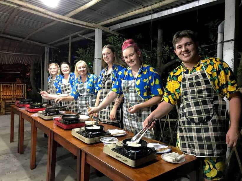 Hoi An : Cooking Class, Market Tour, and Basket Boat Ride - Casting nets and catching crabs with local help