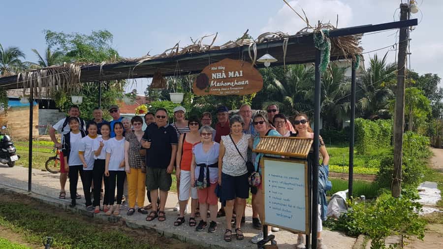 Hoi An Cooking Class With Market and Bamboo Basket Boat Tour - 8:15 AM at a real Hoi An market