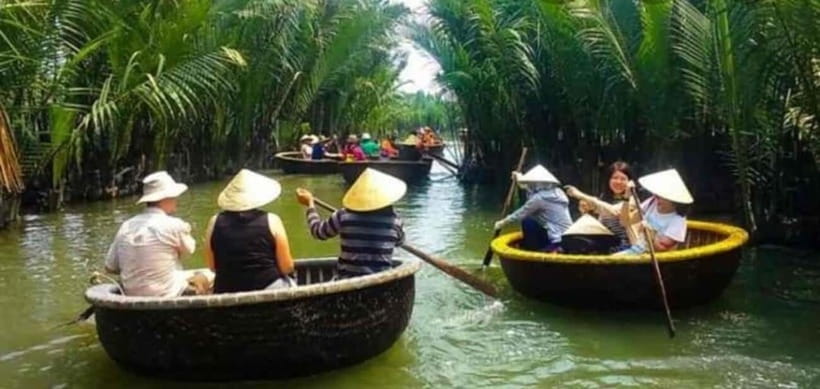 Hoi An: Eco Cooking Class with Market Trip and Basket Boat - Meeting local people in a fishing village