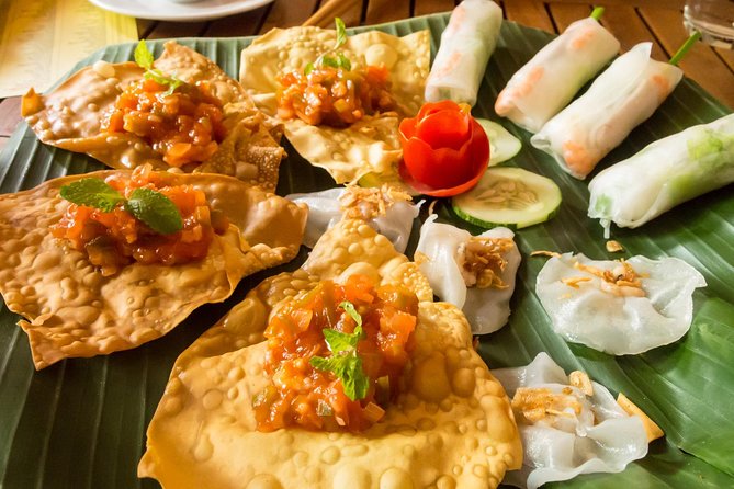 Hoi An Night Market - Ancient Town street food tours by Night - Your first bite: Hoi An banh mi