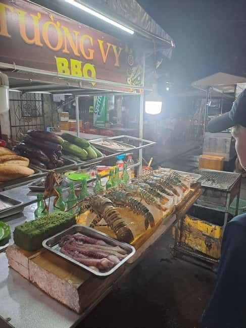 Hoi An Street Food, night market and lantern boat ride - Who should book this evening?