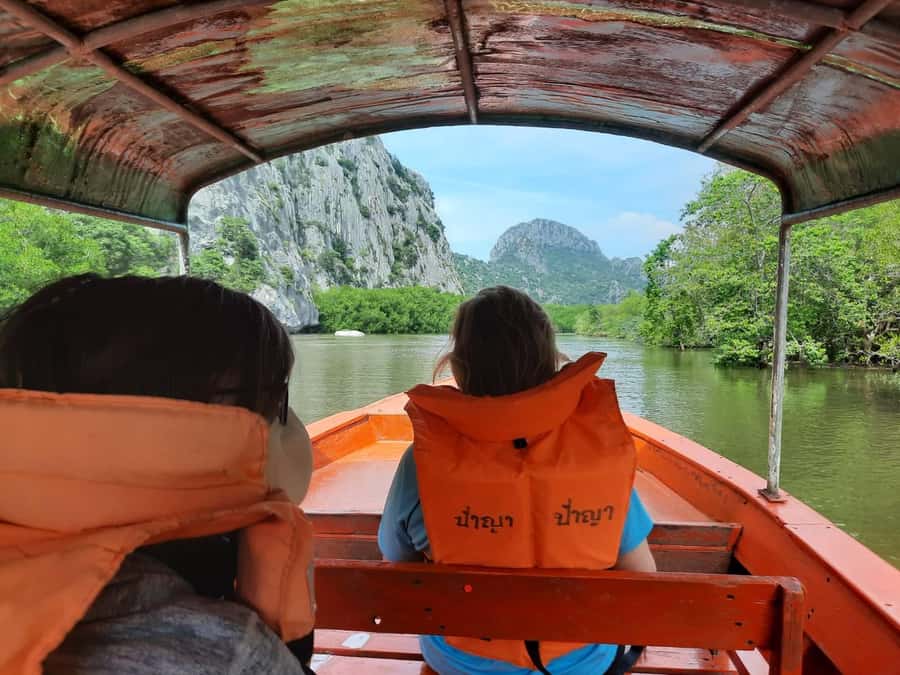 Hua Hin: Maeklong Railway & Amphawa Floating Markets Tour - Snacks, crafts, and the best way to spend your market time