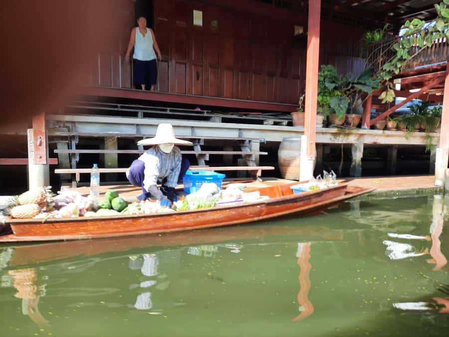 Hua Hin: Maeklong Railway & Amphawa Floating Markets Tour - What the 90-minute van ride means for your day