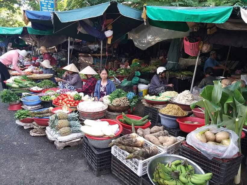 Hue Cooking Class with local-Visit market, cook local food - Eating what you prepare