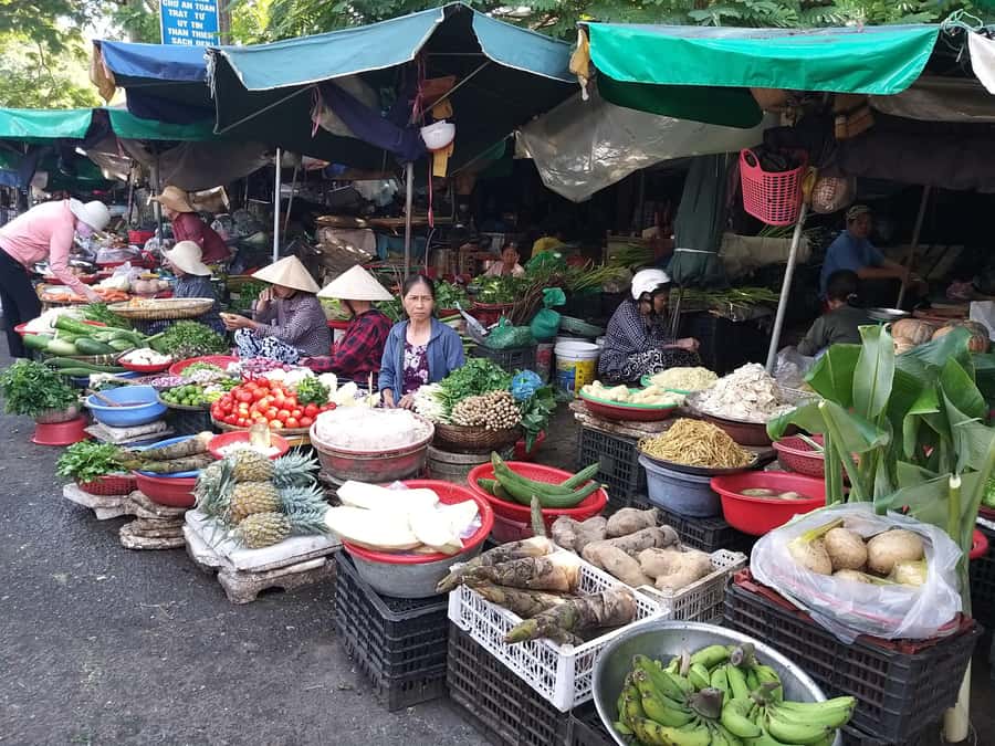 Hue Cooking Class with local-Visit market, cook local food - Cooking in a Hue home with Anh