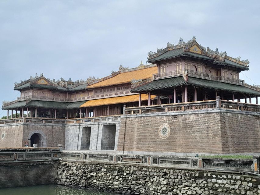 Hue:Deluxe Walking tour to Imperial City and Dong Ba Market - Ending with a local banh mi