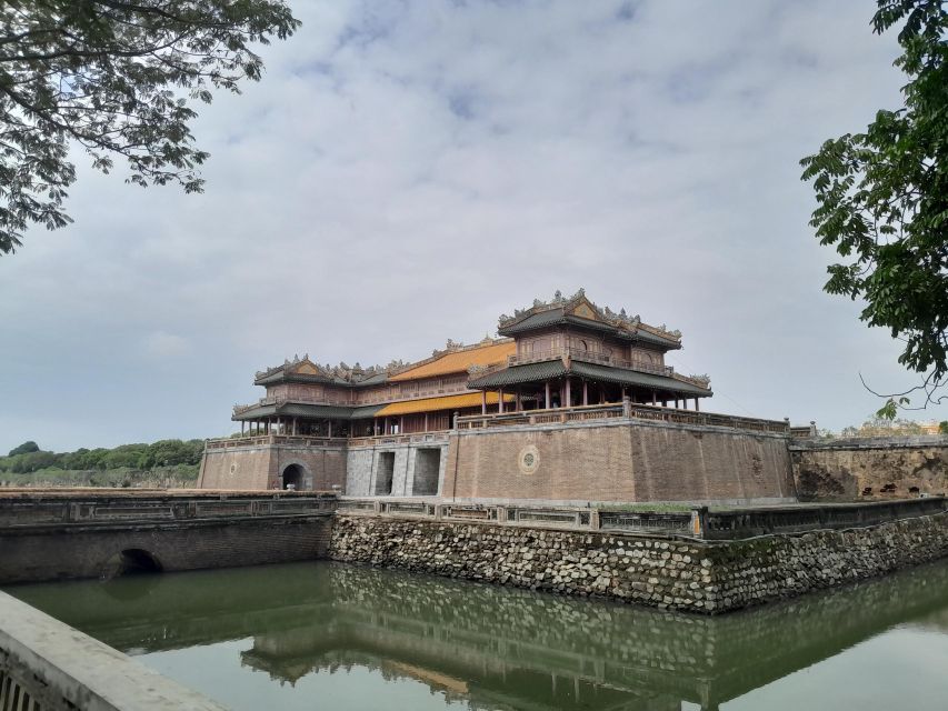 Hue:Deluxe Walking tour to Imperial City and Dong Ba Market - What the small group changes