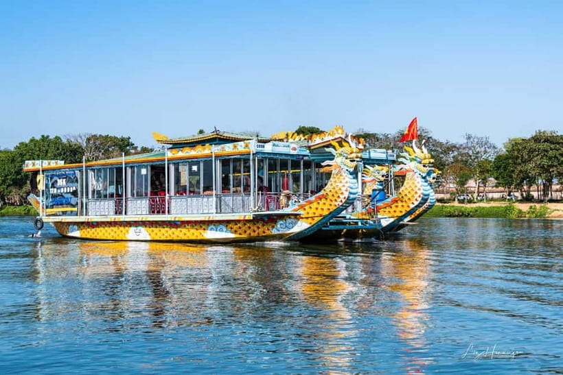 Hue: Dragon Boat Cruise, Imperial Citadel, & Market Day Trip - Walking through the Imperial Citadel