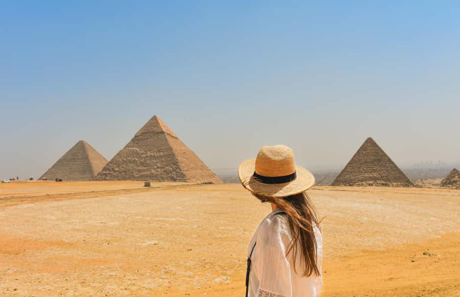 Hurghada: Cairo Pyramids, Sphinx, Museum & Bazaar Day Tour - Egyptian Museum treasures and limited museum time