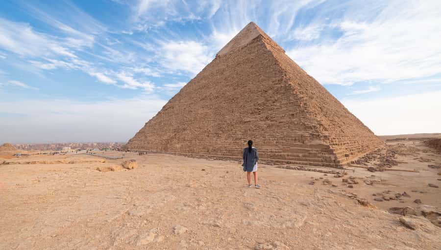 Hurghada: Cairo Pyramids, Sphinx, Museum & Bazaar Day Tour - The guides and the human side of the trip