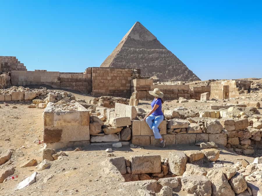 Hurghada: Cairo Pyramids, Sphinx, Museum & Bazaar Day Tour - Who should book this Cairo day trip?