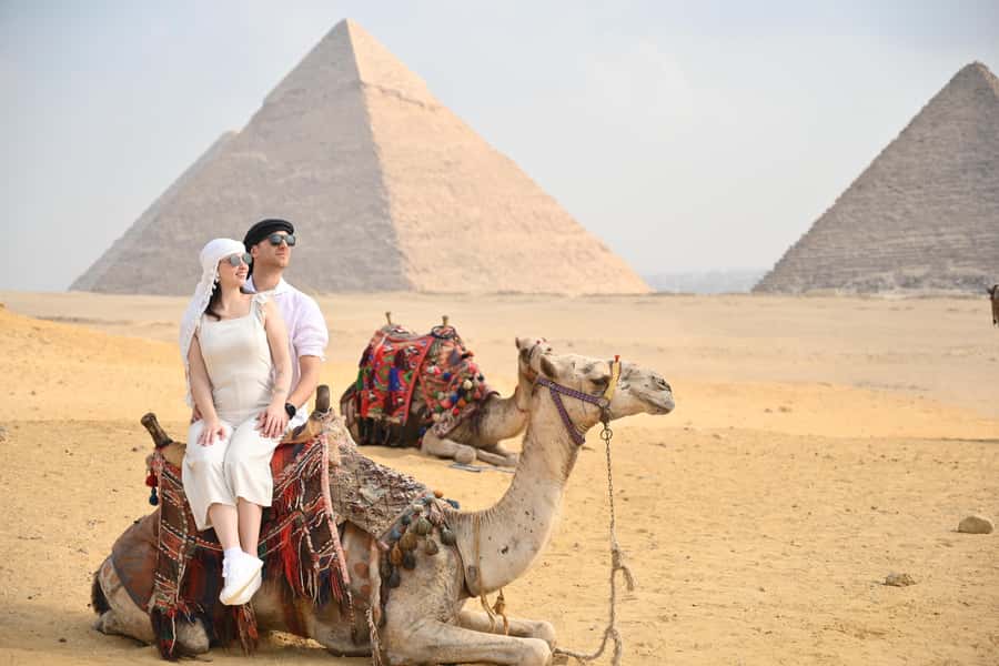 Hurghada: Giza Pyramids, Sphinx, Museum & Old Souq Day Trip - Seeing the Great Pyramid and Giza Plateau