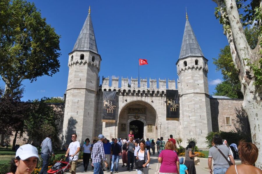 İstanbul: Full-Day Tour with Grand Bazaar - Blue Mosque: tiles, minarets, and Ottoman design