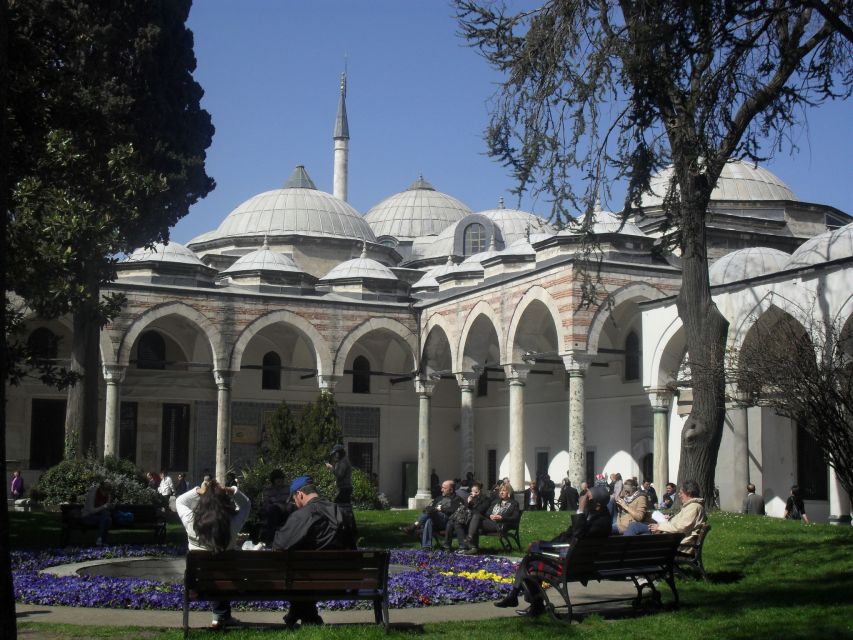 İstanbul: Full-Day Tour with Grand Bazaar - Guides, languages, and the feel of the group