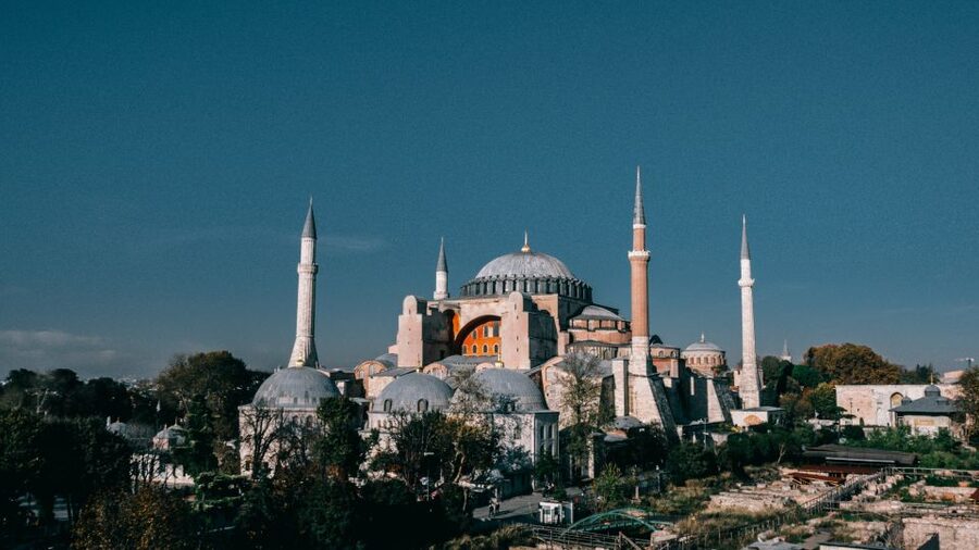 Istanbul: Hagia Sophia, Blue Mosque, Cistern & Bazaar Tour - Starting beside the Pudding Shop