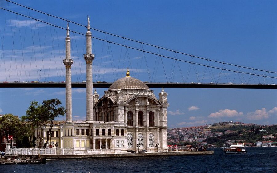 Istanbul: Morning Bosphorus Boat Tour with Spice Bazaar - Who will enjoy this tour most?