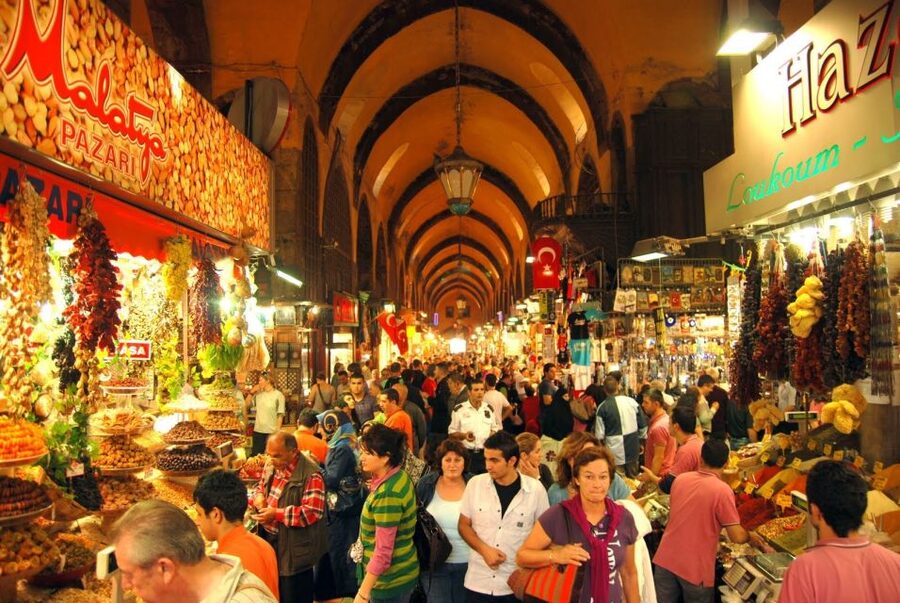 Istanbul: Morning Bosphorus Boat Tour with Spice Bazaar - What the guide and transport add