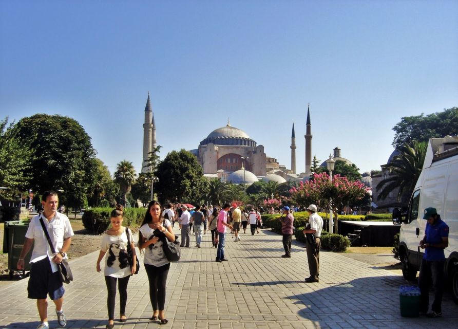 Istanbul Old City to Grand Bazaar Tour - What the guides add to the day