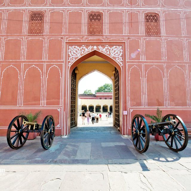 Jaipur: Half-Day Guided Sightseeing Tour with Flower Market - City Palace gives the tour its royal center