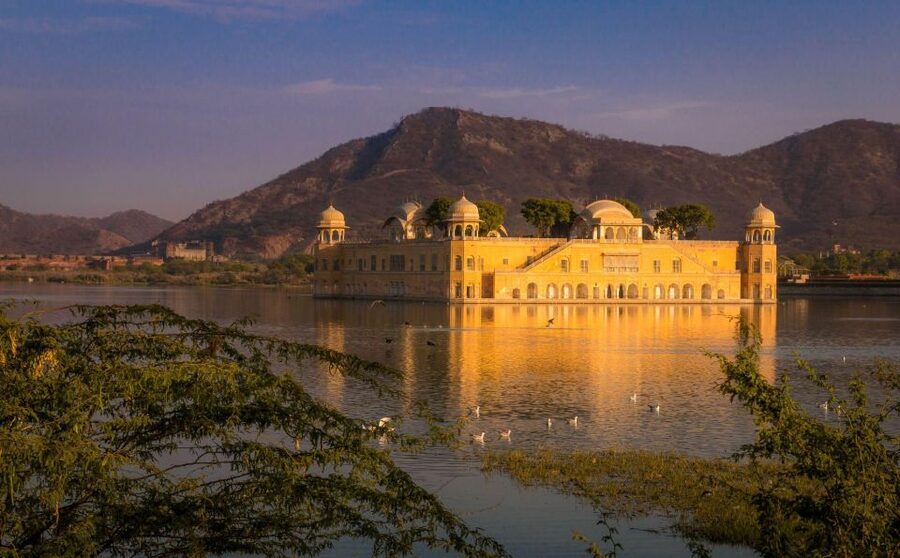 Jaipur Sightseeing by Tuk-Tuk: Temples, Palaces & Markets - Hawa Mahal: a quick introduction to Jaipur