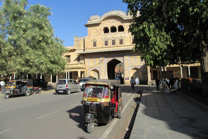 Jaipur Tuk-Tuk Tour with Flower Market Visit - Badi Chopad flower market before breakfast