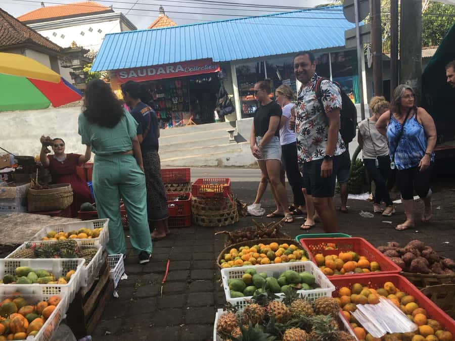 Jambangan bali cooking class with morning market tour - Lunch in the Warung and Garden