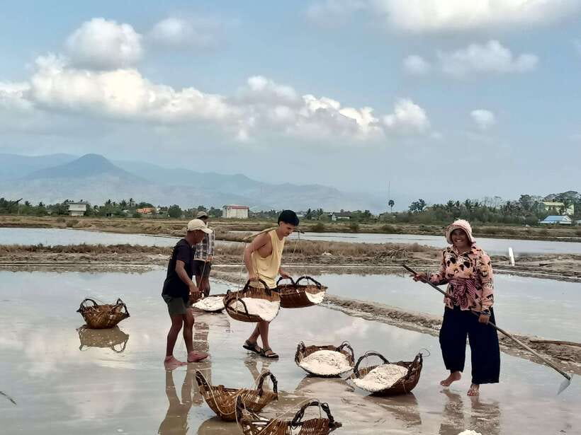 Kampot Countryside include Pepper farm,Kep crab market beach - Brateak Krola Lake and a Difficult Chapter