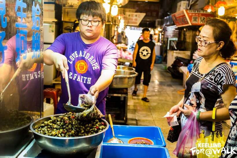 Keelung Half-Day Food Tour: Explore Day & Night Markets - A temple walk adds meaning to the meal