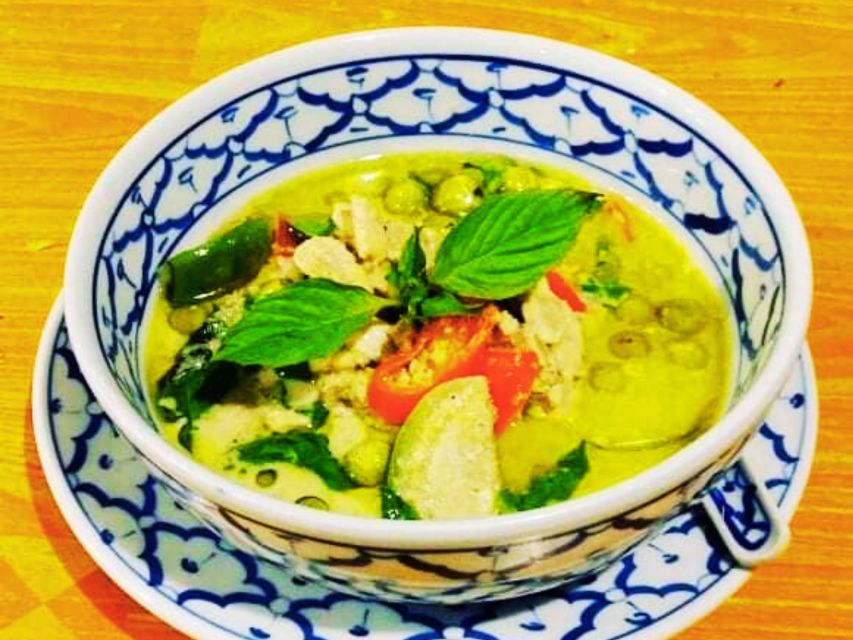 Ko Lanta: Thai Cooking Class with Market Tour and Dinner - From Ko Lanta’s market to the cooking bench