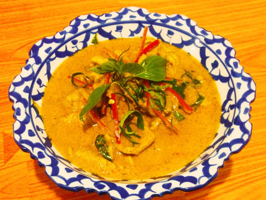 Ko Lanta: Thai Cooking Class with Market Tour and Dinner - Chef Pak and the tone of the class