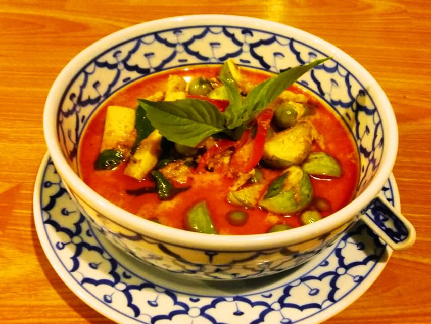Ko Lanta: Thai Cooking Class with Market Tour and Dinner - The separate fruit and vegetable carving class