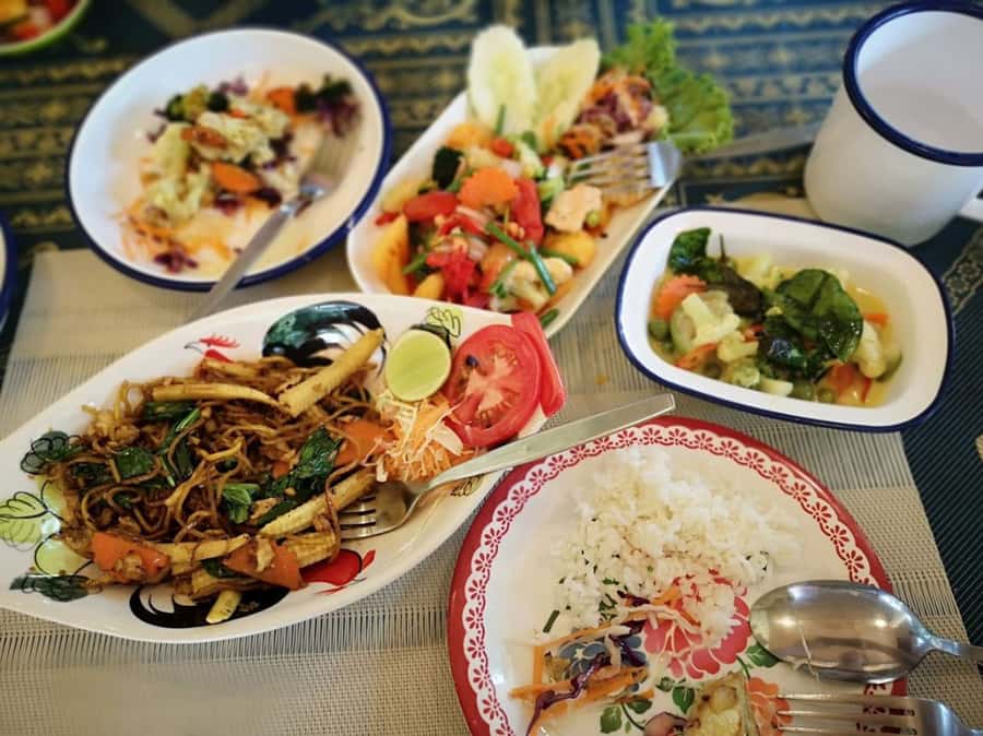 Koh Samui: Thai Cooking Class with Local Market Tour - A market tour before the cooking begins