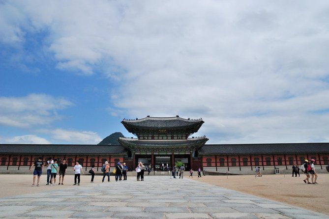 Korean Palace and Market Tour in Seoul Including Insadong and Gyeongbokgung Palace - Jogyesa Temple and a brief change of pace