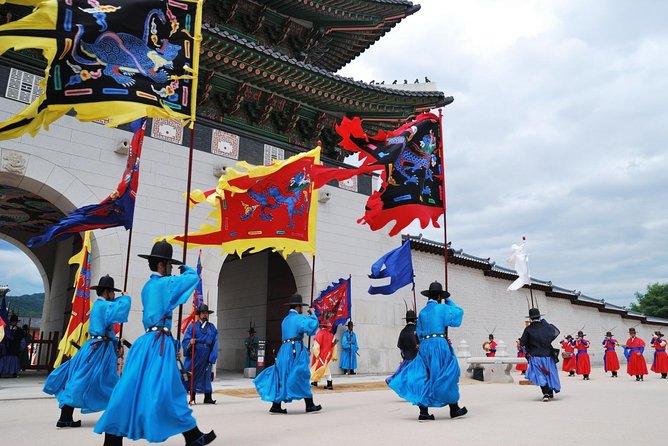 Korean Palace and Market Tour in Seoul Including Insadong and Gyeongbokgung Palace - Insadong for crafts, galleries, and tea houses