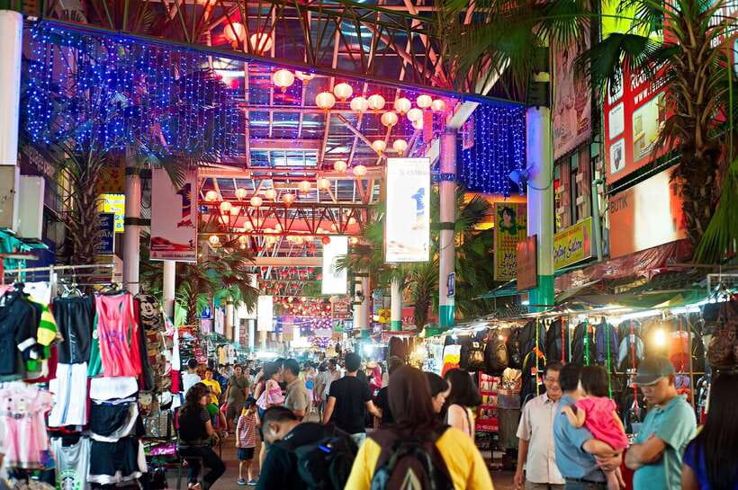Kuala Lumpur: 4-Hour Authentic Local Markets & Event Tour - What This Kuala Lumpur Evening Tour Is Really Like