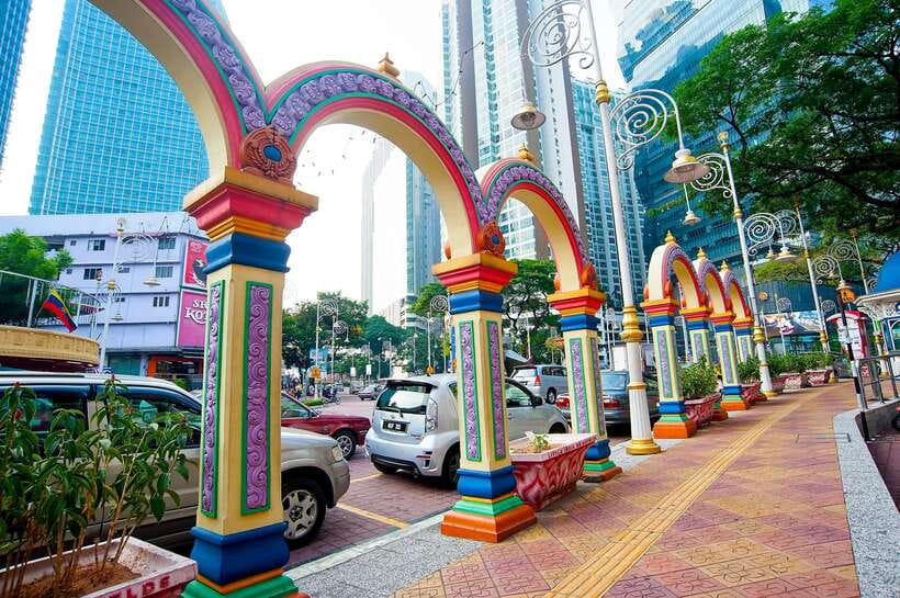Kuala Lumpur: 4-Hour Authentic Local Markets & Event Tour - Chinatown: Bargains, Crowds, and Ordinary Souvenirs